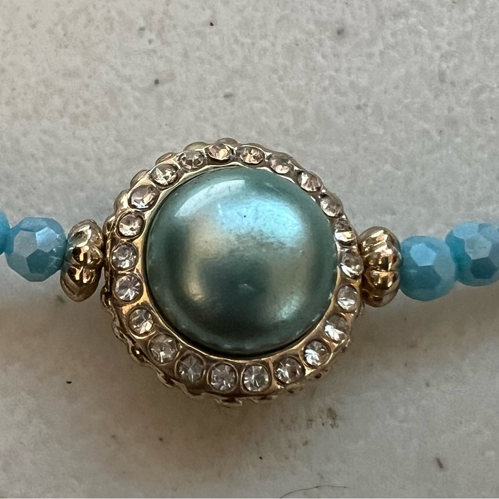 Turquoise Blue Gold Faceted Beads Choker Necklace W/Rhinestone Center Faux Pearl - Picture 2 of 10